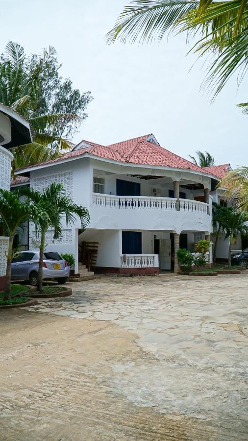 Апартаменты Jameela House, 3 Mins To Diani Beach, Spa, Laundry, Transport & Catering Available Укунда Экстерьер фото