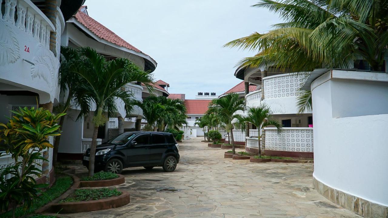 Апартаменты Jameela House, 3 Mins To Diani Beach, Spa, Laundry, Transport & Catering Available Укунда Экстерьер фото